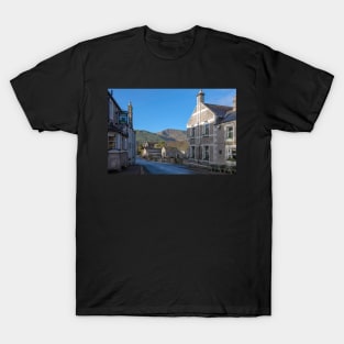 View of Castleton looking towards Mam Tor, Derbyshire,UK T-Shirt